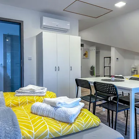 Panzio Bed & Breakfast *